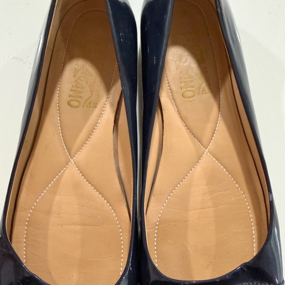 Salvatore Ferragamo Bow Navy Blue Patent Leather Flats Size 9 - Picture 7 of 9